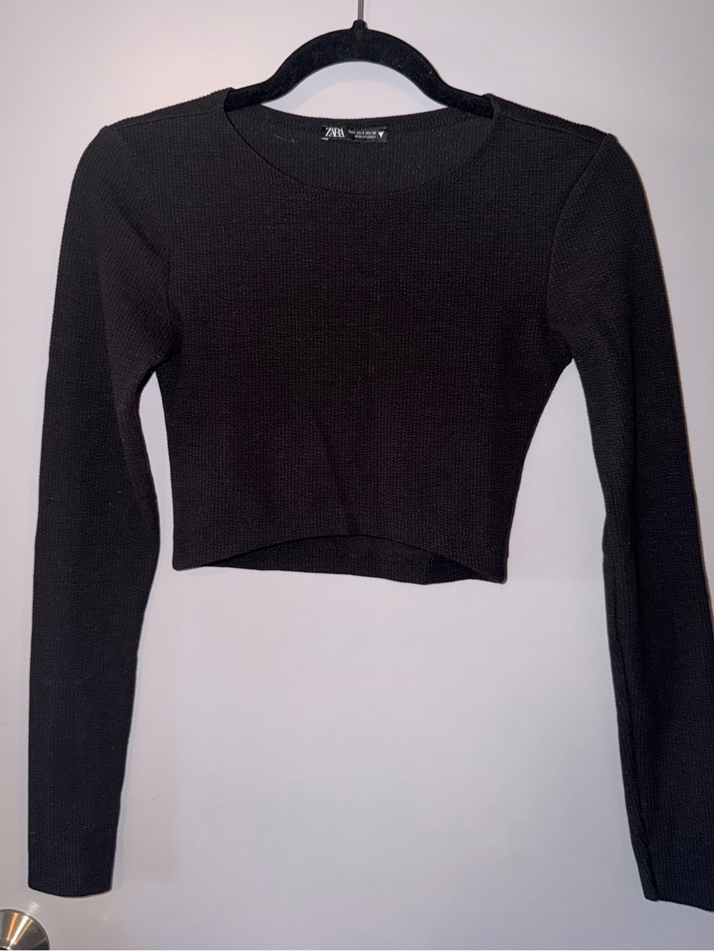 ZARA Black Long-Sleeve Cropped Ribbed Top